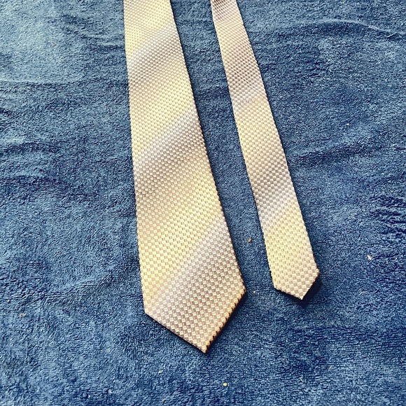 Authentic Van Hausen Classic Gray/Black graphic Silk Tie - Picture 9 of 10